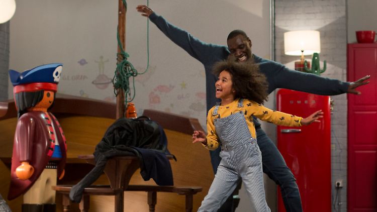 Im Film Vater und Tochter: Samuel (Omar Sy) und Gloria (Gloria Colston).