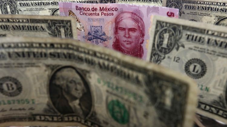 Landeswährung unter Druck: Wenn Donald Trump auch nur einen Teil seiner Drohungen umsetzt, sieht die mexikanische Wirtschaft harten Zeiten entgegen.