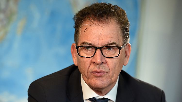 Müller rät dringend dazu, die Staaten Nordafrikas zu stabilisieren.