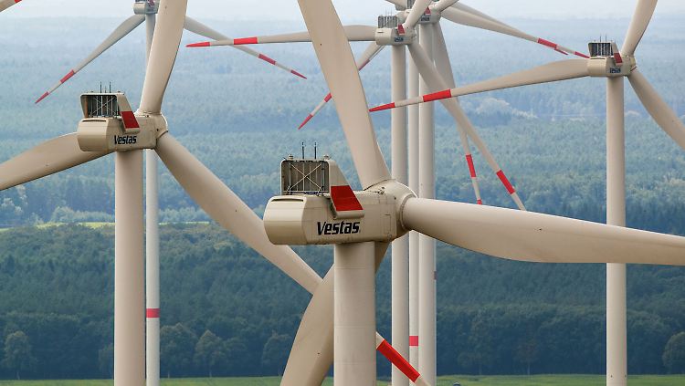 Förderung von sauberem Strom: Als größte Belastung nennt der DIHK die EEG-Umlage mit 24 Milliarden Euro in 2017.