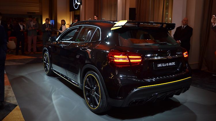 Der fette Heckspoiler und die gelben Akzente zeichnen die Soderedition des AMG GLA 45 aus.