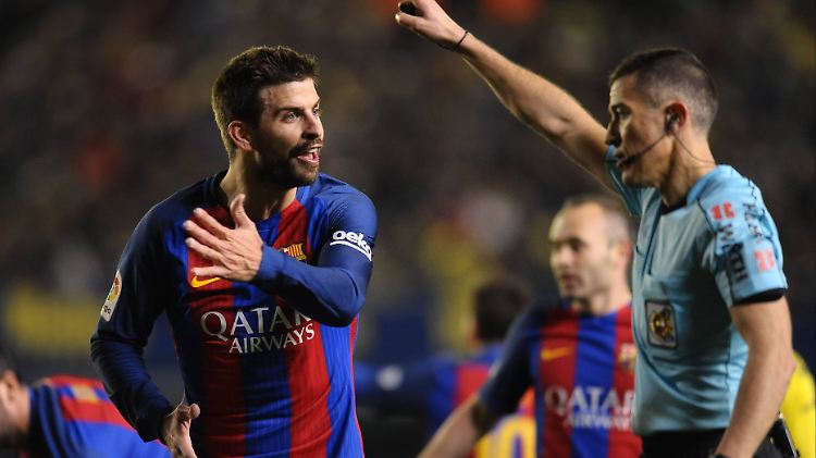 "Es gab zwei Handspiele im Strafraum des Gegners, zwei, und der Schiri sah nichts": Gerard Piqué.