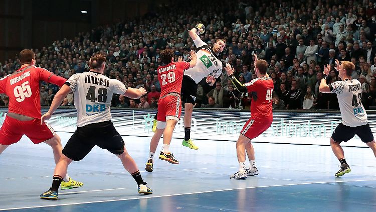 Die deutschen Handballer wackelten nur kurzzeitig gegen Österreich - am Ende zeigten sie sich klar überlegen.