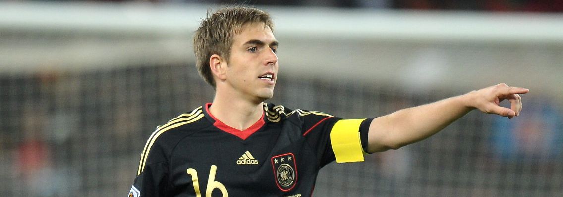 Weist den Weg, solange Michael Ballack ausfällt: Philipp Lahm.
