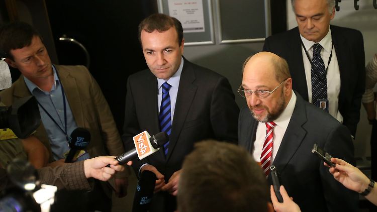 Martin Schulz (re.) und der Fraktionschef der EVP, Manfred Weber.