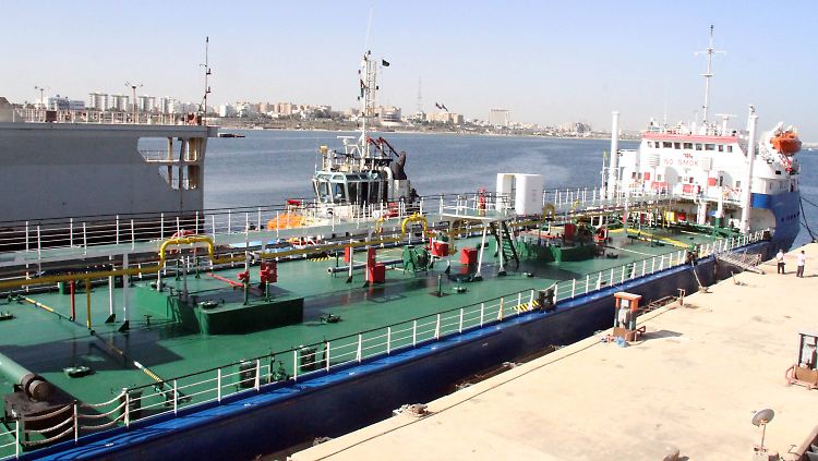 Öltanker im Hafen der libyschen Hauptstadt Tripolis.