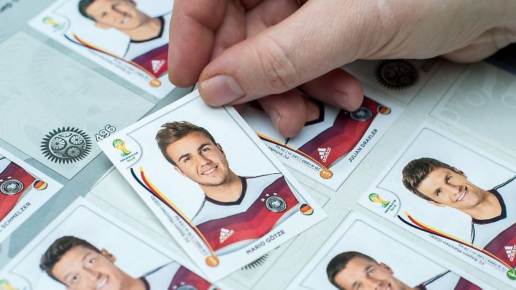 Fest steht: Wenn künftig 48 statt 32 Teams in der WM-Endrunde stehen, wird das Panini-Album in jedem fall an Umfang zunehmen.