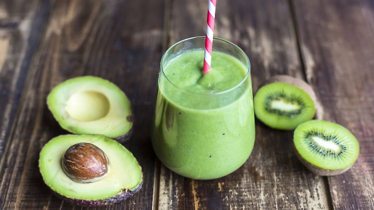 Grüner Smoothie: Für die Deutschen werden die Kriterien "kalorienarm" und "schnell" bei der Ernährung unwichtiger.