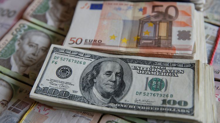 Euro (ob.) und Dollar: Manipulationen sind schwer nachzuweisen.