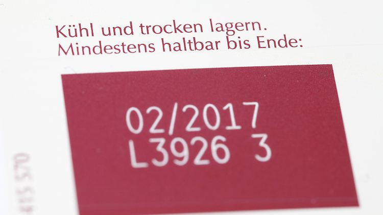 Das Mindesthaltbarkeitsdatum gibt an, bis wann das ungeöffnete Lebensmittel seine spezifischen Eigenschaften mindestens behält, wenn es angemessen aufbewahrt wird. 