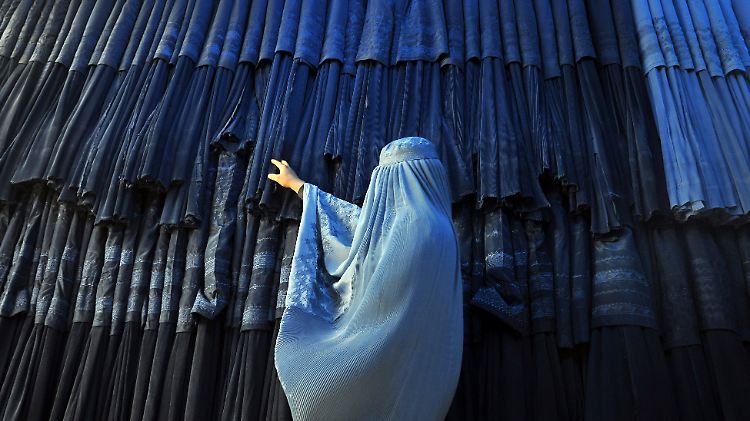 Sowohl der Verkauf als auch Produktion und Import von Burkas wird in Marokko verboten. 