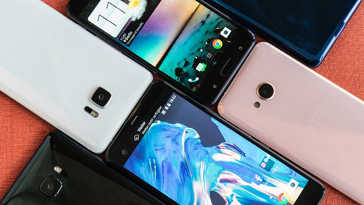 Ultra und Play: HTC schickt die U-Reihe in vier Farben in den Verkauf.