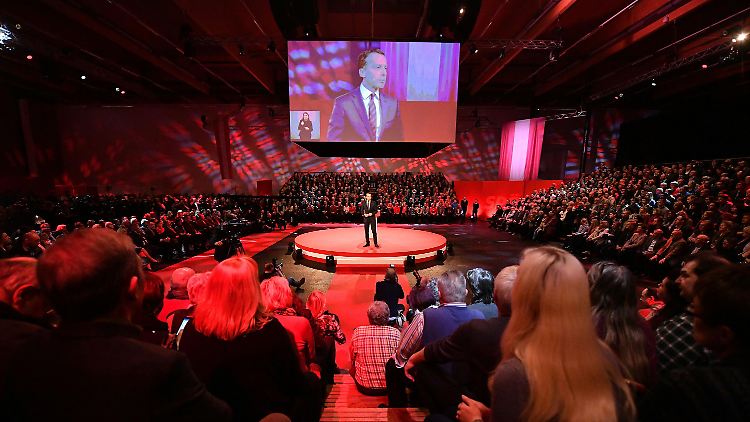 Die große Kern-Show: Regierungs- und Wahlkampfprogramm verschwimmen bei Österreichs Kanzler.