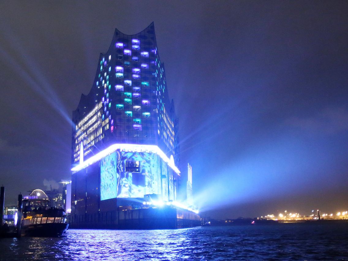 Leuchtturm der Kultur? Strahlendes Beispiel für Wagemut? Millardengrab? Auf jeden Fall ein grandioses Gebäude: die Elbphilharmonie.