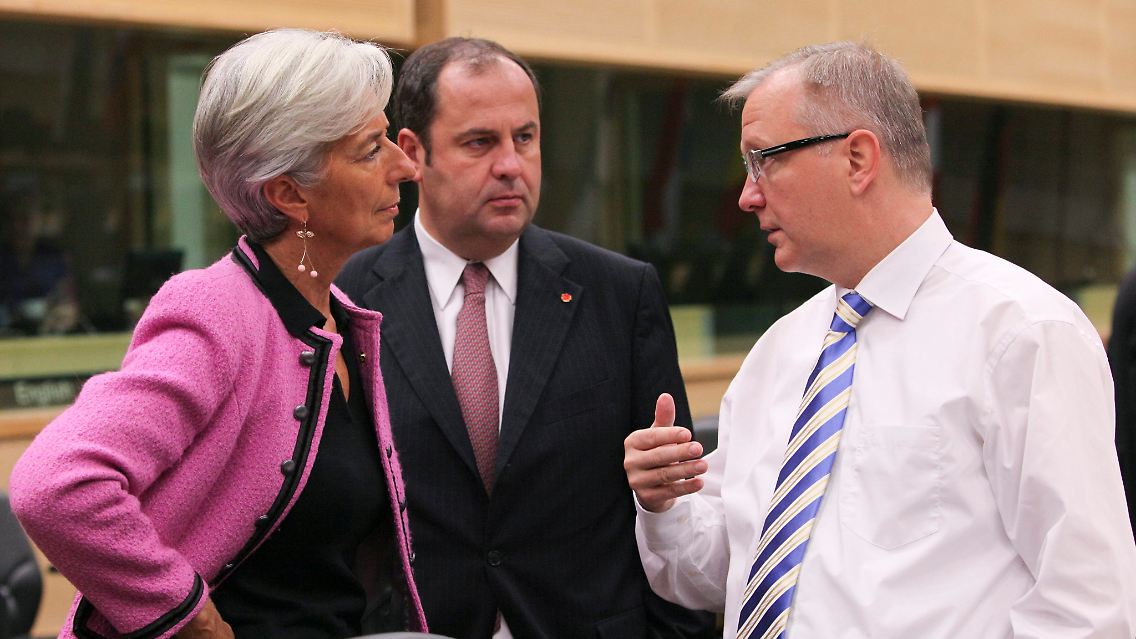 Österreichs Finanzminister Pröll (M) und EU-Kommissar Rehn (r.): Verschiebung der nächsten Hilfstranche für Athen nur ein Missverständnis?