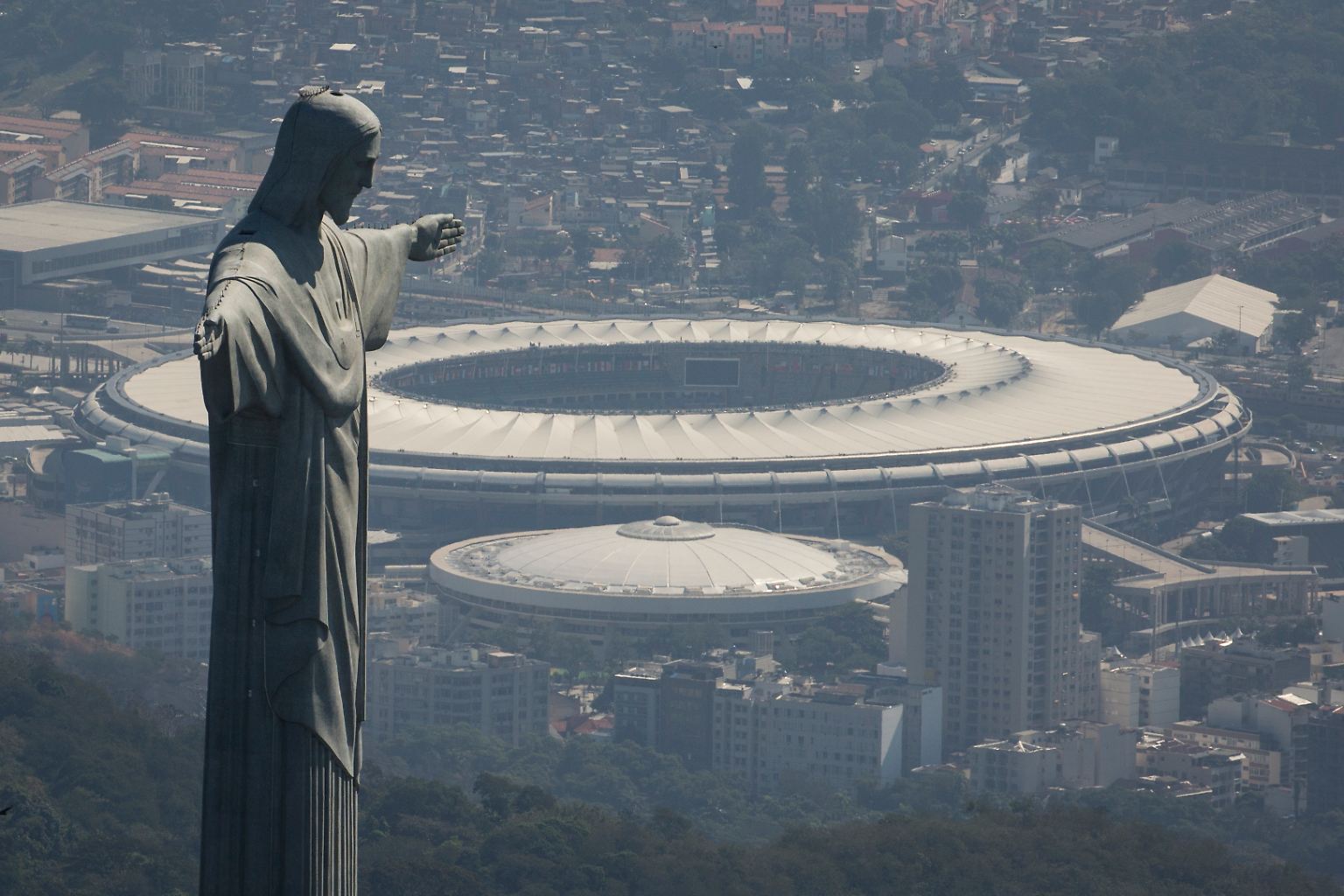 Es gilt als Monument - nicht nur des brasilianischen Fußballs: das Maracanã-Stadion in Rio de Janeiro. An jenem Ort, wo ... 