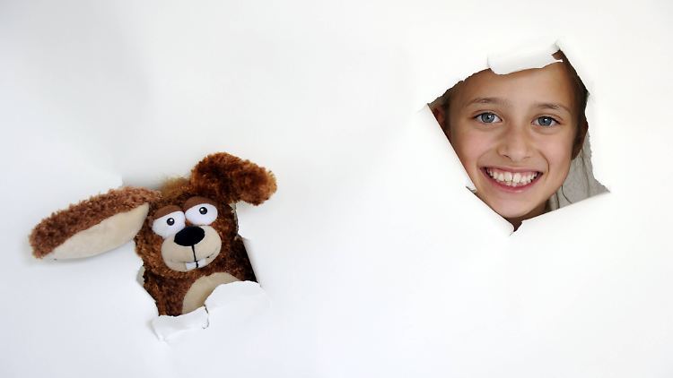 Spätestens wenn sie volljährig sind, können Kinder gegen ihre Eltern und die Veröffentlichung der Fotos vorgehen.