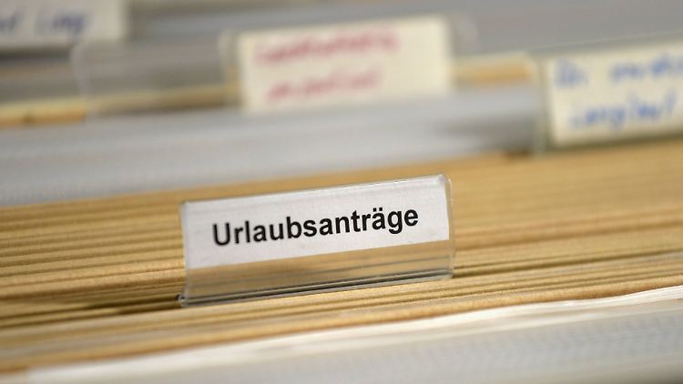 Auch wenn es im Unternehmen keinen Betriebsrat gibt, dürfte der Arbeitgeber wohl Betriebsferien anordnen.