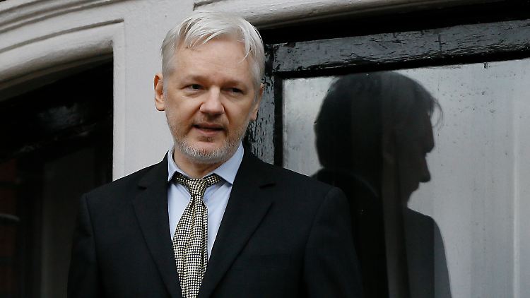 Julian Assange war vor mehr als vier Jahren in Ecuadors Botschaft in London geflüchtet und lebt seitdem dort.