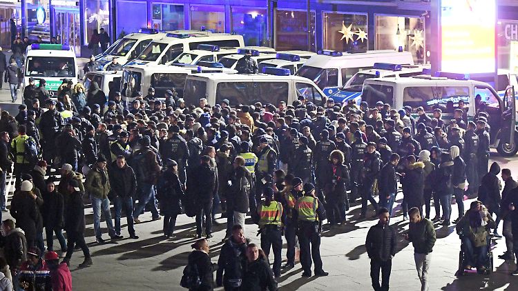 Der Großteil der Männer, die sich an Silvester am Kölner Hauptbahnhof aufhielten, stammt offenbar aus Syrien, Irak und Afghanistan.