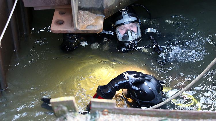 Mehrere Suchaktionen nach Timo Kraus - darunter ein Tauchereinsatz in der Elbe - blieben ohne Ergebnis.