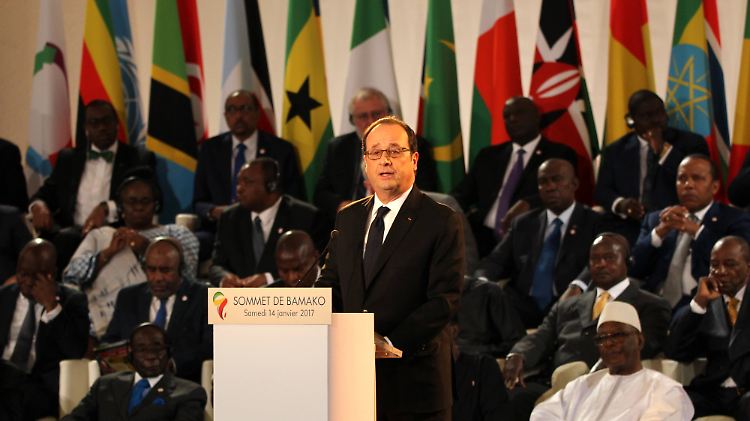 Hollande stellte seinen Plan vor mehr als 30 afrikanischen Staatschefs vor.