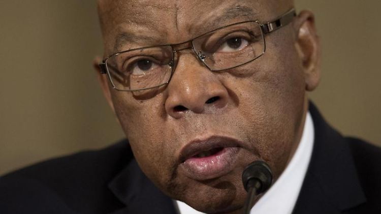 John Lewis argumentiert mit der mutmaßlichen russischen Einflussname an der Präsidentschaftswahl.