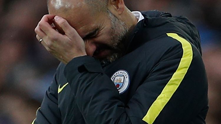 Pep Guardiola wirkt in Anbetracht der höchsten Saisonniederlage ein wenig ratlos.
