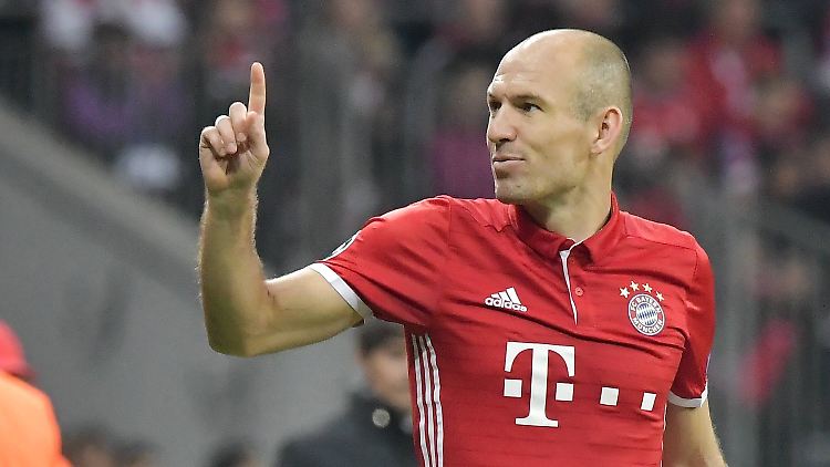 Arjen Robben trägt auch in der kommenden Saison das Trikot des FC Bayern München.