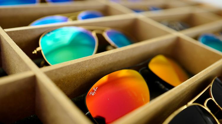 Sonnenbrillen von Ray Ban: Im Portfolio der Italiener Luxottica vertreten.