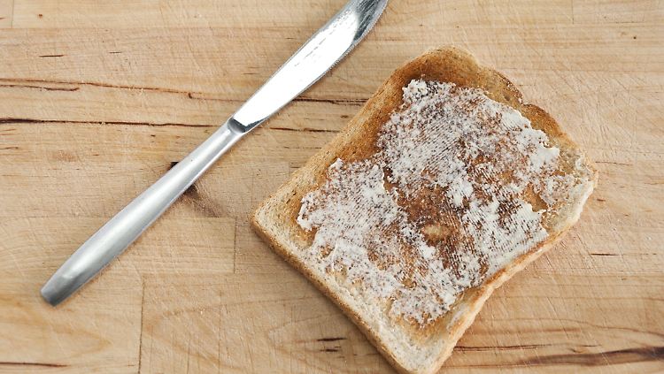 Fast immer fällt der Toast auf die Butterseite - oder kommt uns das nur so vor?