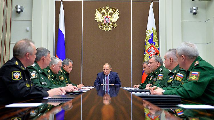 Wladimir Putin hofft, besser mit Trump zusammenarbeiten zu können als mit Obama. 
