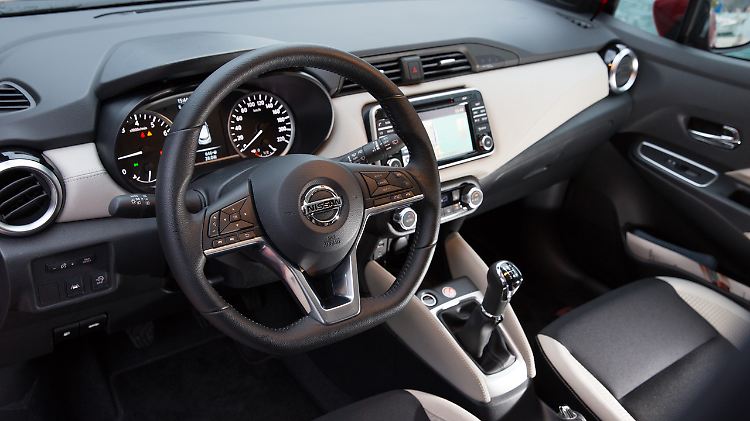 Kühn geschwungen und aufgeräumt zeigt sich der Innenraum des neuen Nissan Micra.