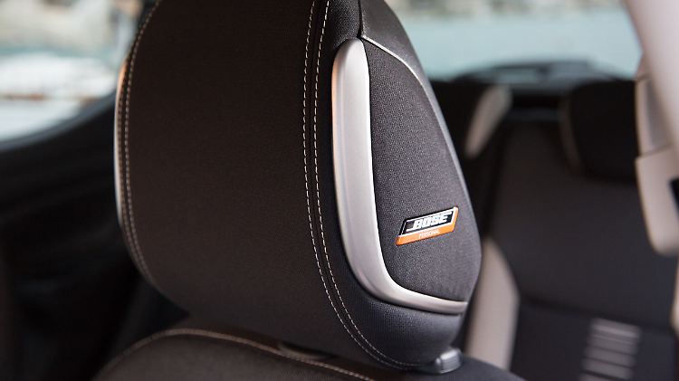 Für den Micra hat Bose seine Lautsprecher in den Kopfstützen der Vordersitze verbaut.