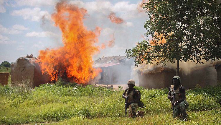 Gegen den Terror von Boko Haram geht das Militär seinerseits mit großer Härte und teilweise Brutalität vor. Hier ein Bild von Kämpfen im Jahr 2015