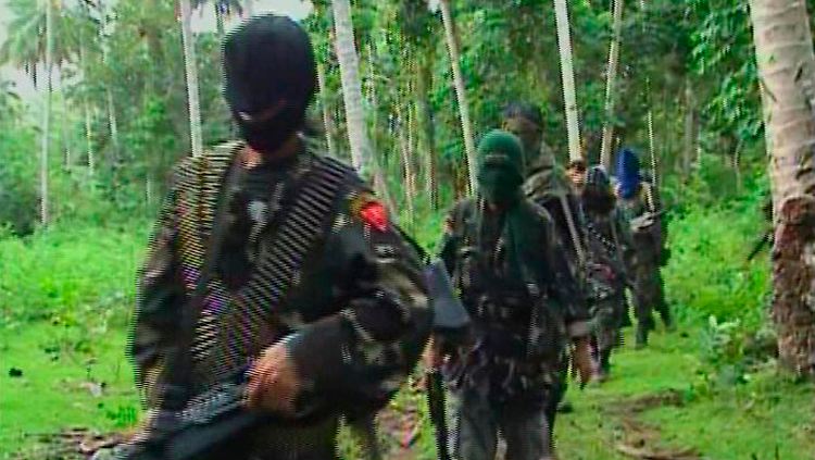 Islamisten der Terrororganisation Abu Sayyaf in einem ihrer Propagandavideos. Der IS würde im Süden der Philippinen gerne ein "Wilayat", eine Art Kolonie, etablieren.