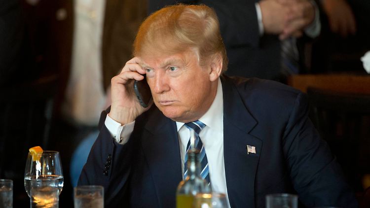 Als US-Präsident kann Trump sich sein Smartphone und was er damit machen darf, nicht selbst aussuchen.