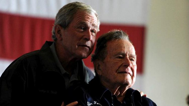 George H.W. Bush und George W. Bush.