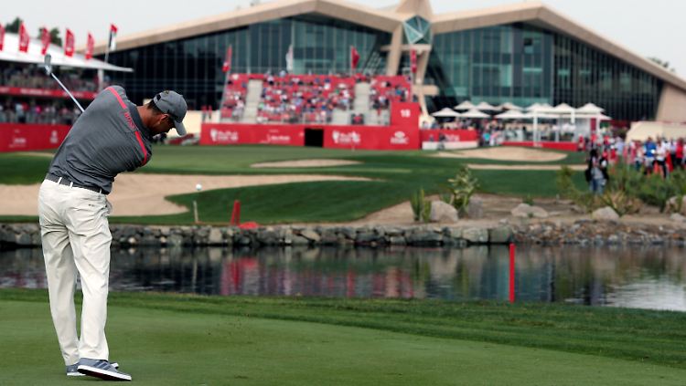 Mit 132 Schlägen führte Martin Kaymer die Gesamtwertung vor dem Spanier Rafa Cabrera-Bello (133) an.