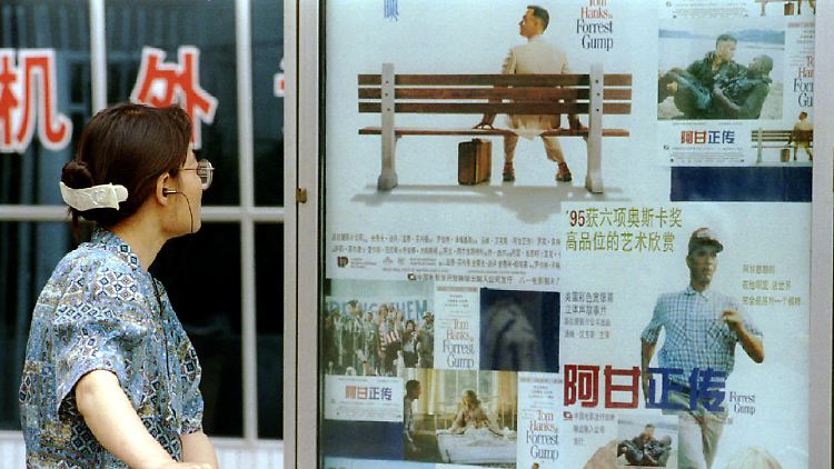 Ein Filmplakat zu "Forrest Gump" in China. Der Film ist 1994 erschienen.