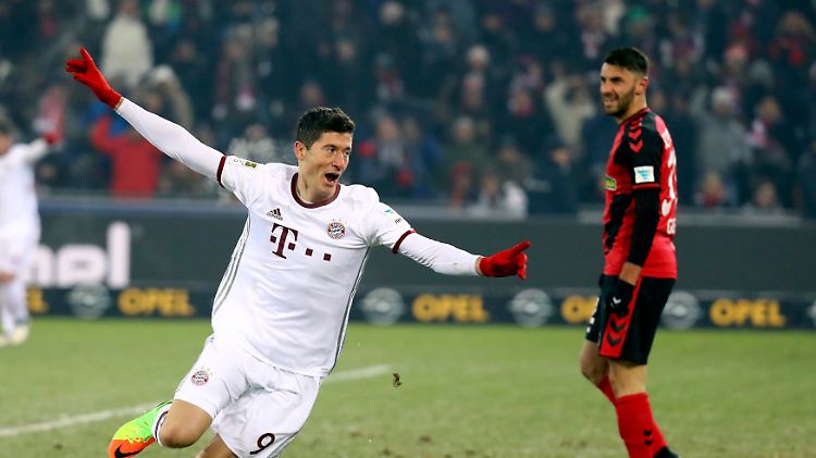 Spätes Glück: In der Nachspielzeit erzwang Robert Lewandowski noch den Bayern-Sieg gegen Freiburg.