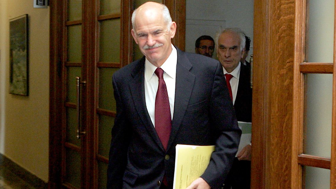 "Giftpapiere" unter dem Arm: Giorgos Papandreou.