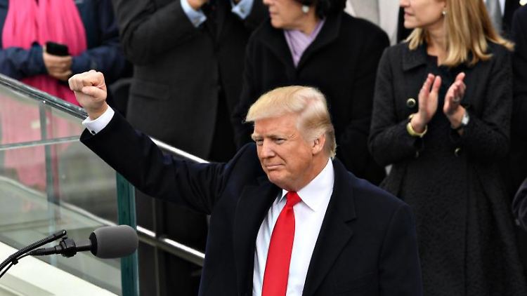 Nach seiner Amtseinführung ließ Trump verbreiten, es habe einen neuen Besucherrekord gegeben - eine offenkundige Unwahrheit.