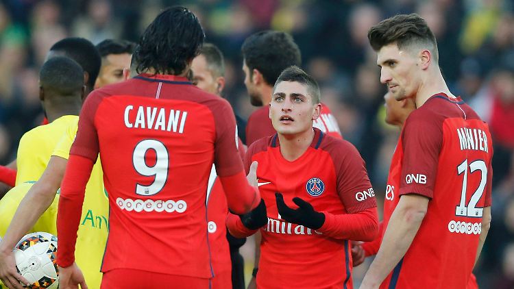 Verdutzt: Marco Verratti nach seiner gelben Karte für ein kurioses Rückspiel.