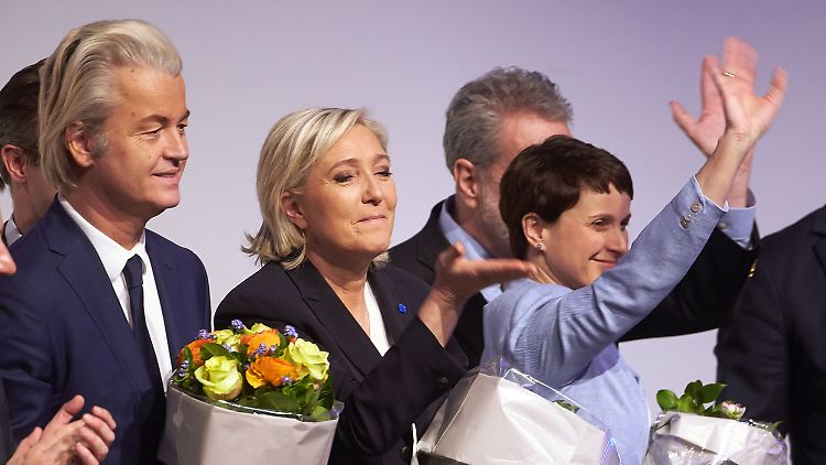 Treffen sich drei Populisten: der Vorsitzende der niederländischen Freiheitspartei, Geert Wilders, die Vorsitzende des französischen Front National, Marine Le Pen, und die AFD-Vorsitzende Frauke Petry im Januar in Koblenz.