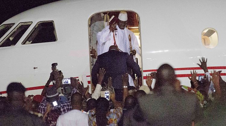Jammeh bestieg am Samstagabend ein Privatflugzeug, das ihn ins äquatorialguineische Exil bringen sollte.