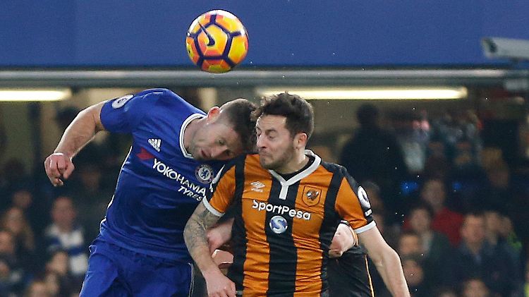 Kopf auf Kopf: Hull Citys Ryan Mason und Gary Cahill vom FC Chelsea. 