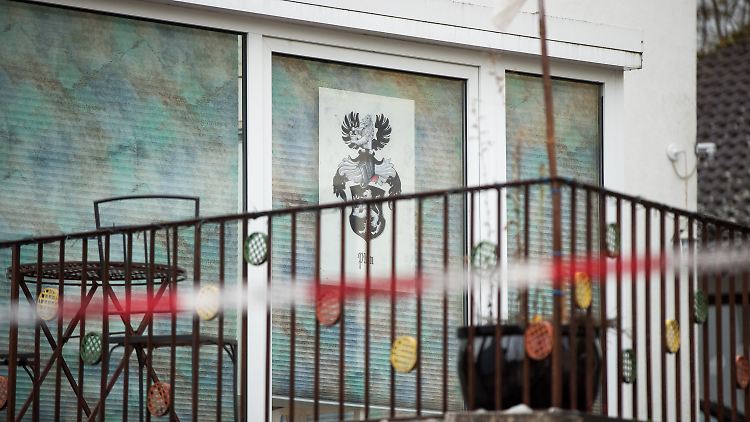 Bei einer Razzia in Georgensgmünd schießt ein "Reichsbürger" auf die Beamten und verletzt einen von ihnen tödlich.