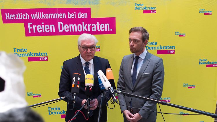 Frank-Walter Steinmeier wurde von Christian Lindner in der FDP-Zentrale in Berlin empfangen.