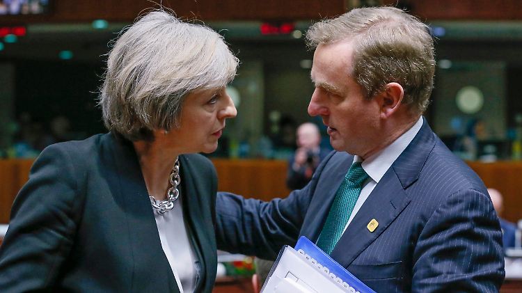 Theresa May und Enda Kenny - die britische Premierministerin und ihr irischer Kollege wollen eigentlich weiter eng zusammenarbeiten - doch der Brexit macht das verdammt schwierig.